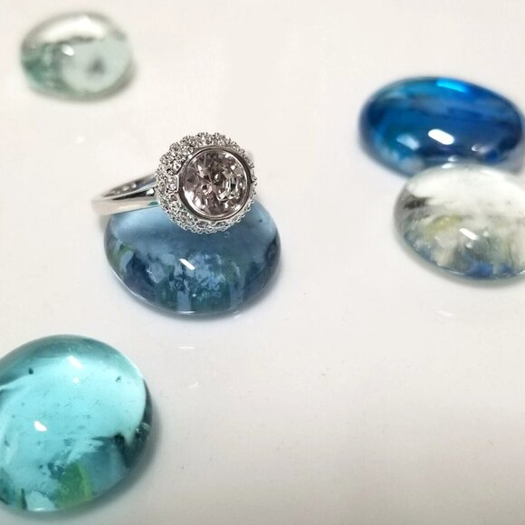 Authentic Swarovski Crystal FLIRT Ring Silver 52 Cluster Crystal & Center Stone - Picture 1 of 8